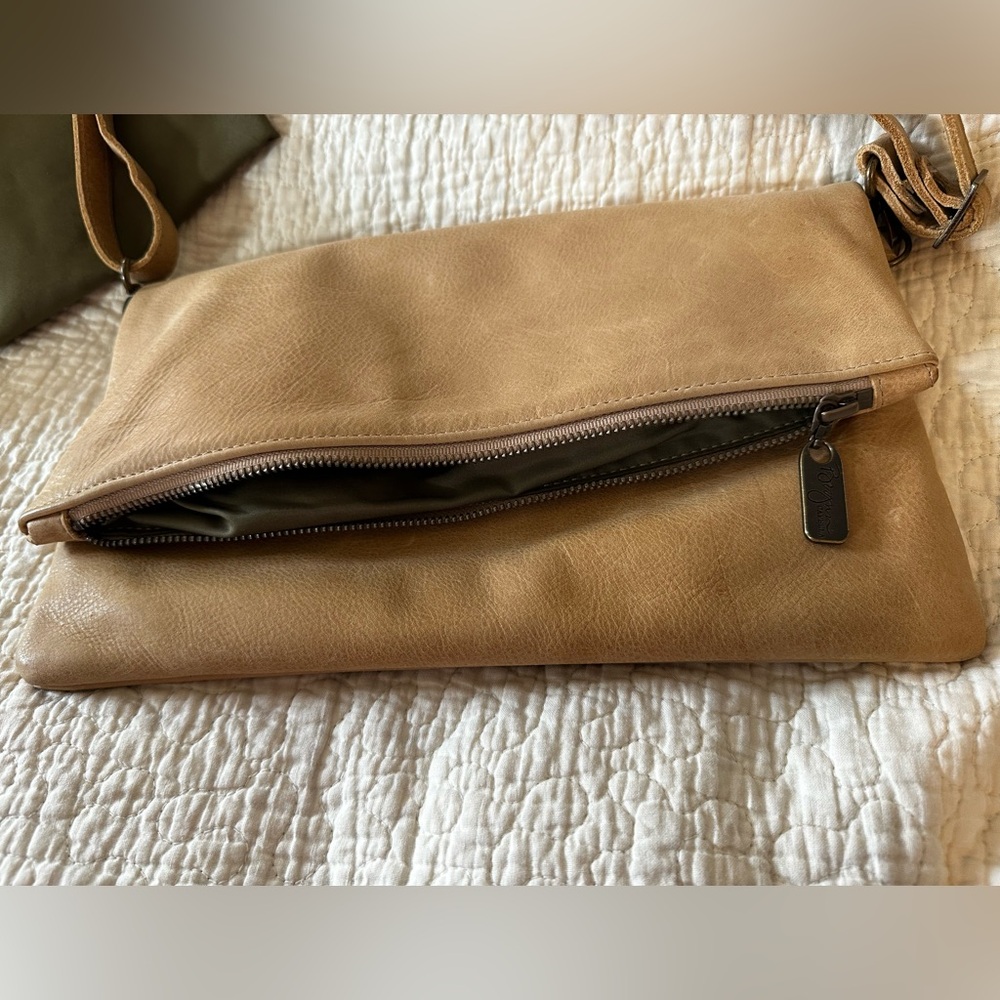 Authentic Brynn Capella Jenne Foldover Crossbody - tan (Gold Dust) MADE IN USA - Picture 3 of 16